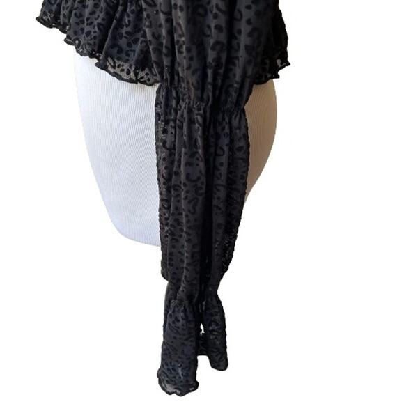 NWT Charmed Hearts Women’s Black Off the Shoulder Cropped Peasant Blouse. Size M - Picture 7 of 11